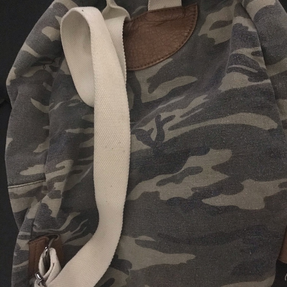 Camo Backpack - Picture 2 of 6